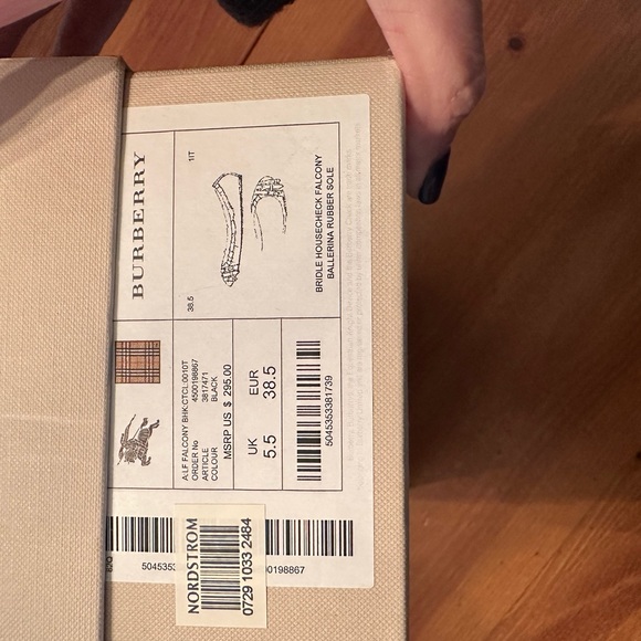 Burberry Ballet Flats like new only worn a couple of times - Picture 3 of 4